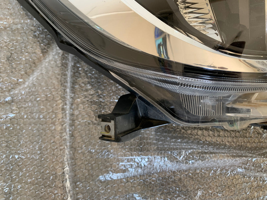 Toyota Hilux 2015, 2016, 2017, 2018 Right Headlight