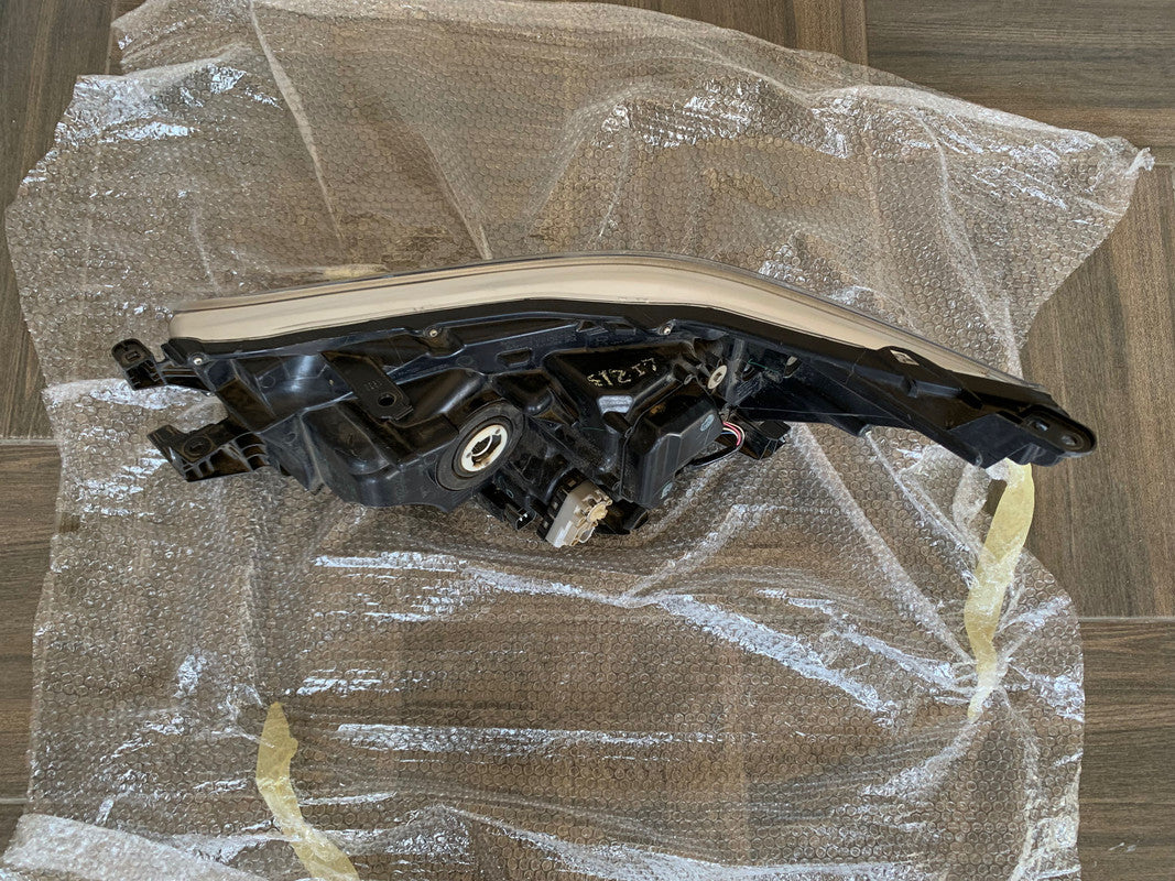 Toyota Hilux 2015, 2016, 2017, 2018 Right Headlight