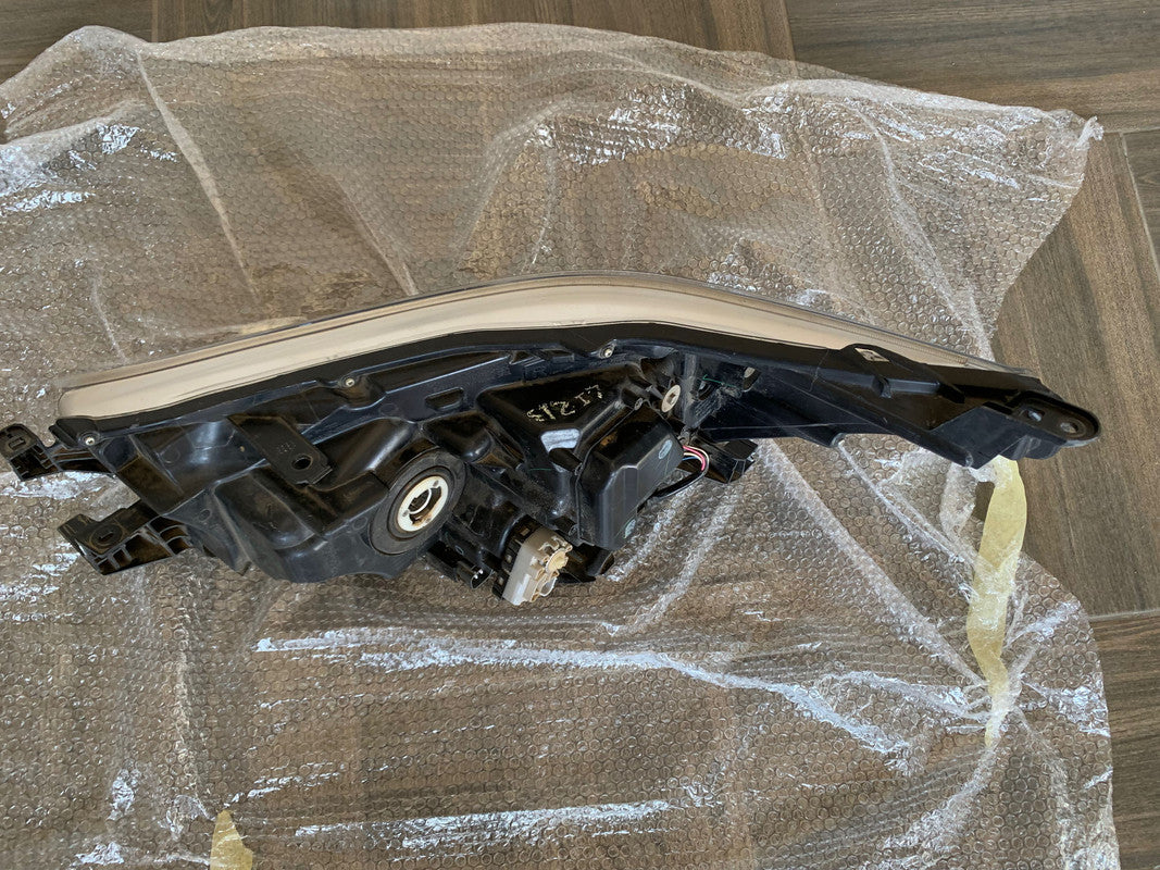 Toyota Hilux 2015, 2016, 2017, 2018 Right Headlight