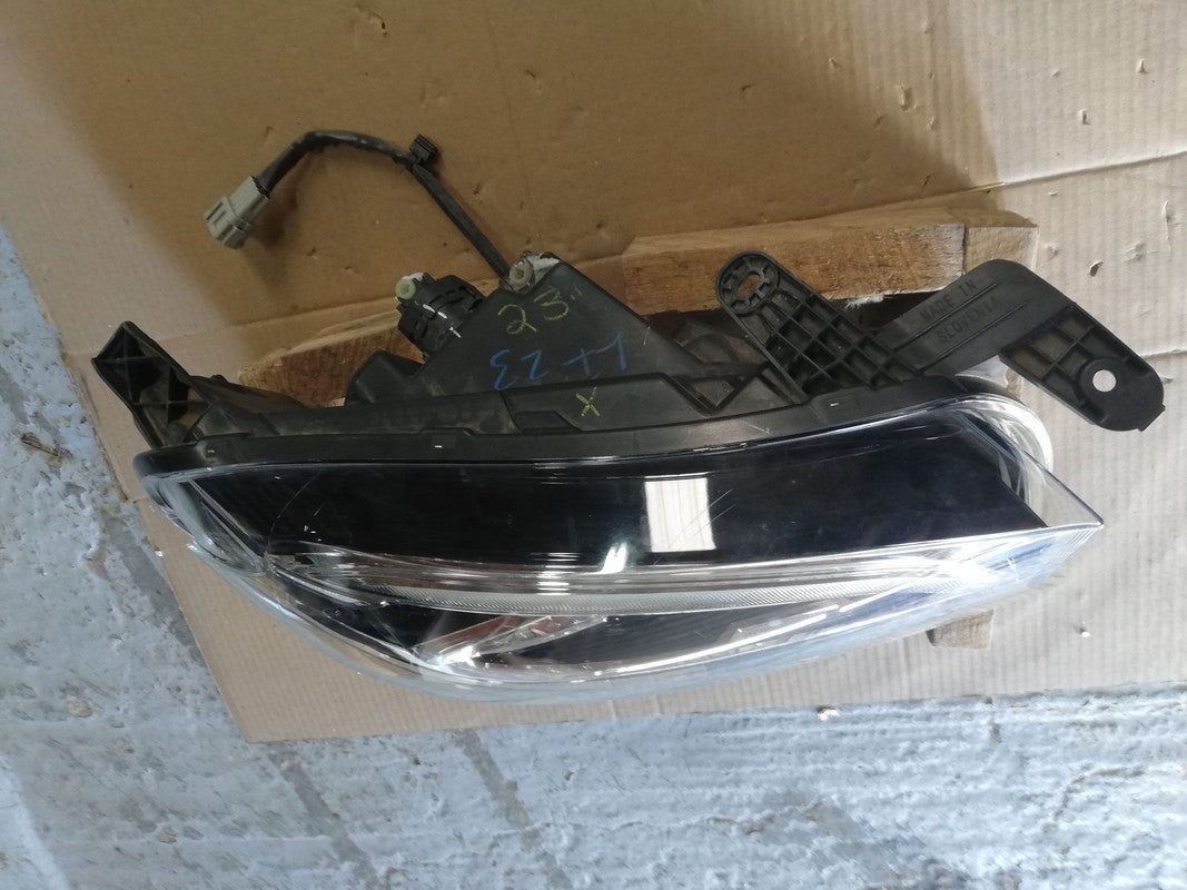 Mercedes-Benz X-Class W470, 2019 Right Headlight