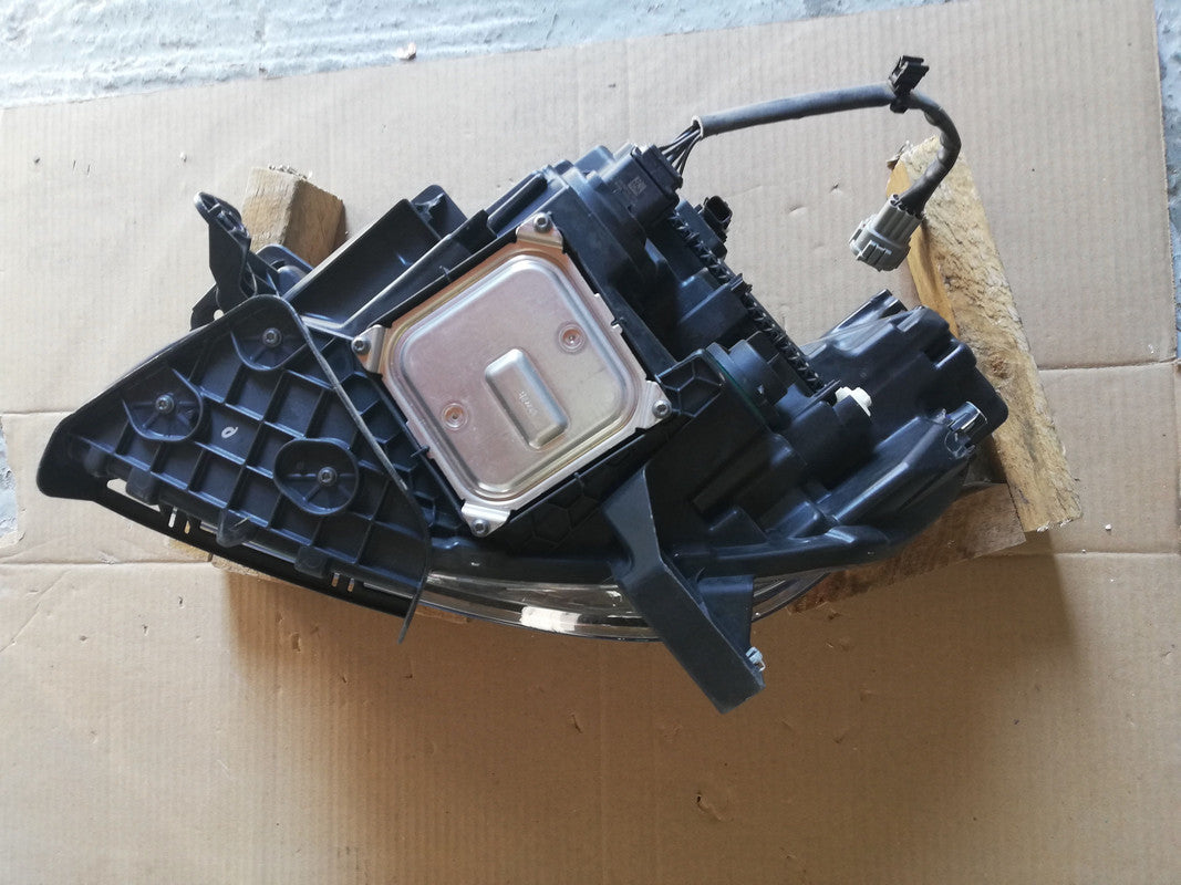 Mercedes-Benz X-Class W470, 2019 Right Headlight