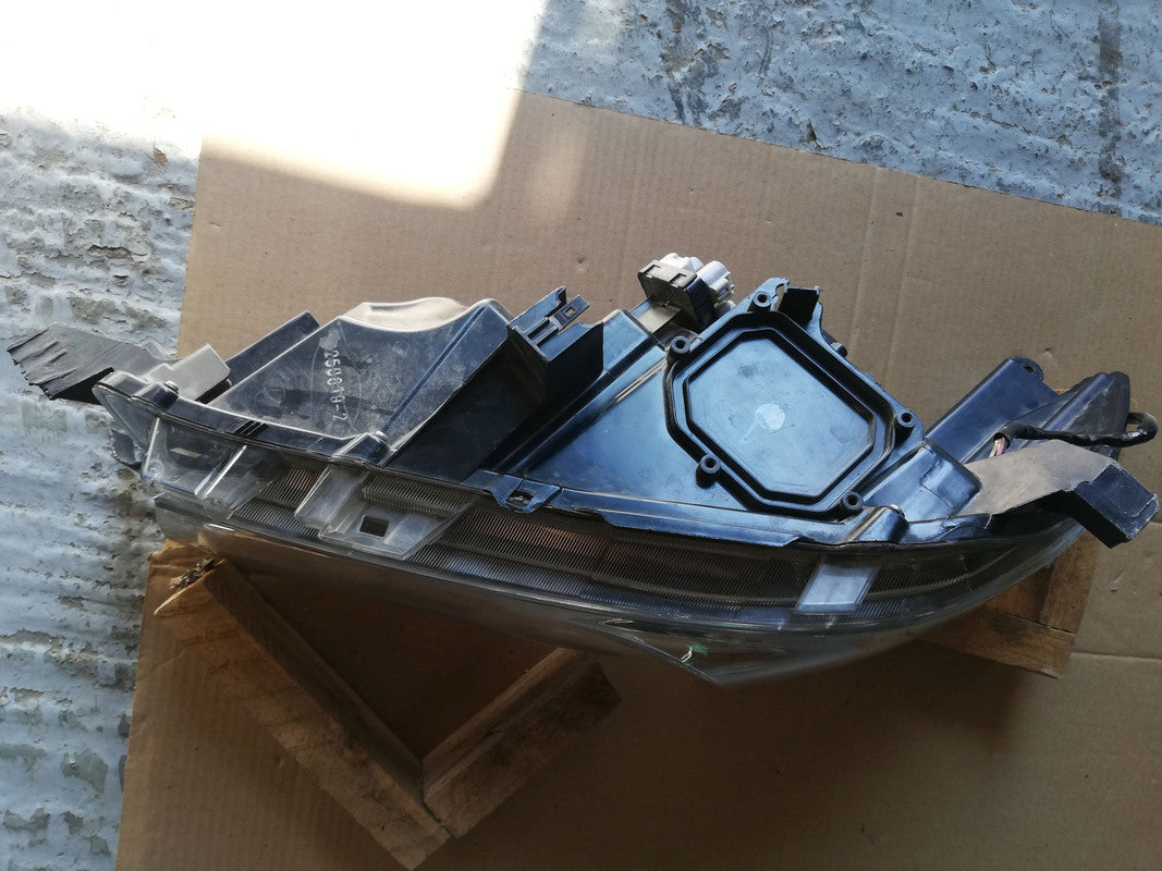 Toyota Hilux Right Headlight