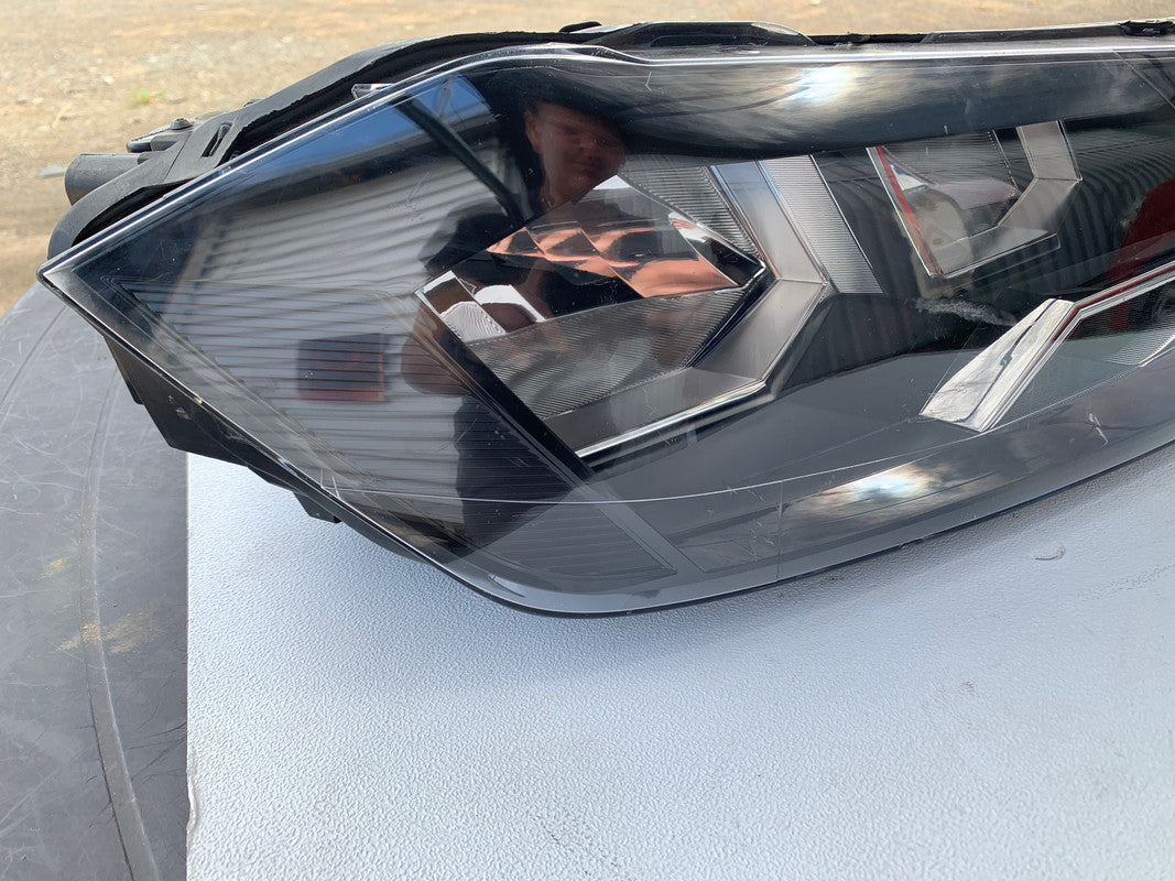 Volkswagen Polo Right Headlight