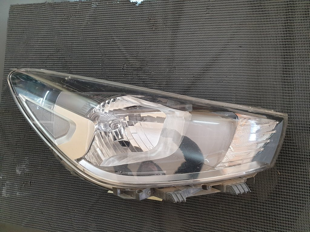 KIA Rio IV Right Headlight