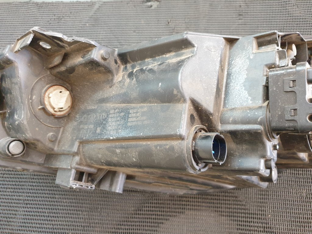 KIA Rio IV Right Headlight