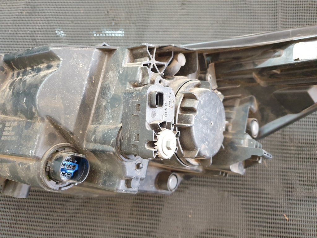 KIA Rio IV Right Headlight