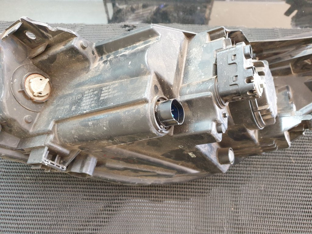 KIA Rio IV Right Headlight