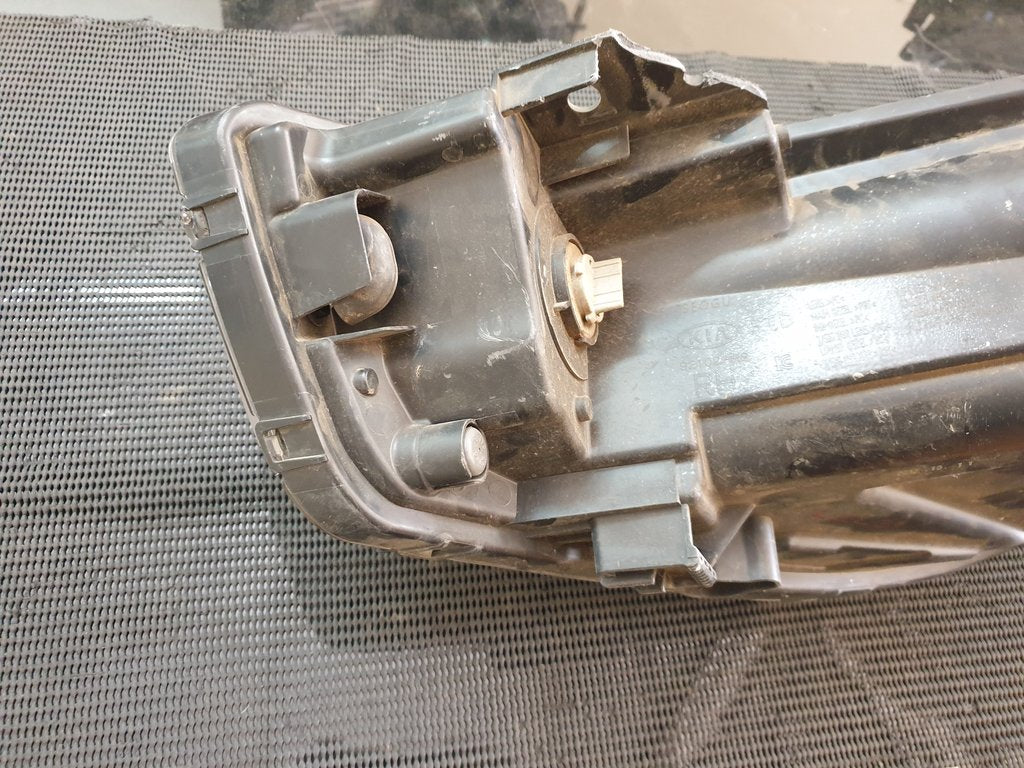 KIA Rio IV Right Headlight