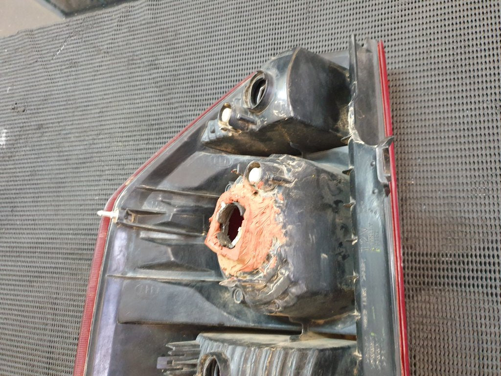 Mitsubishi Pajero 2003, 2004, 2005 Right Rear Taillight