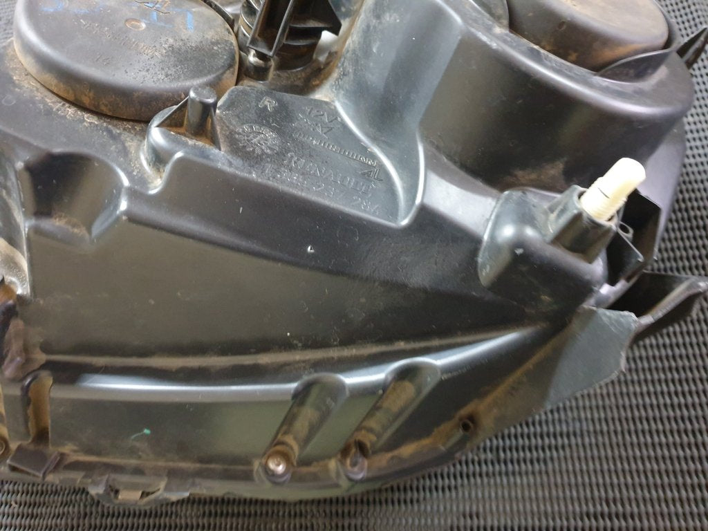 Renault Duster Right Headlight