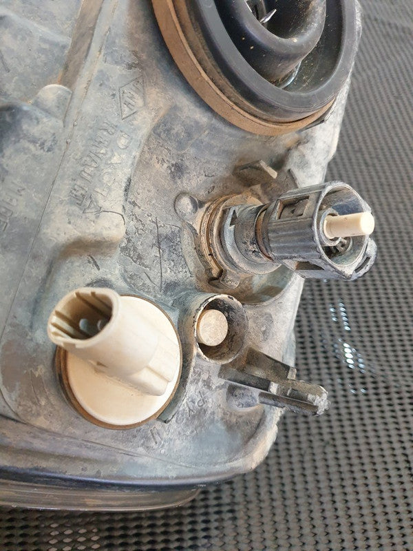 Nissan NP200 Right Headlight