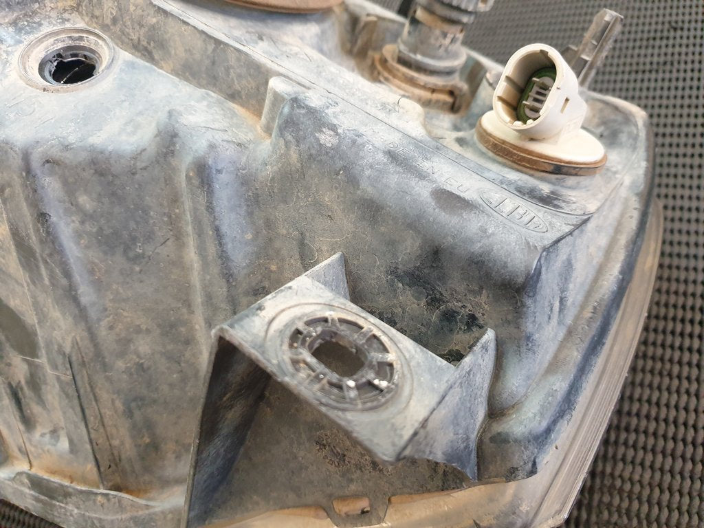 Nissan NP200 Right Headlight