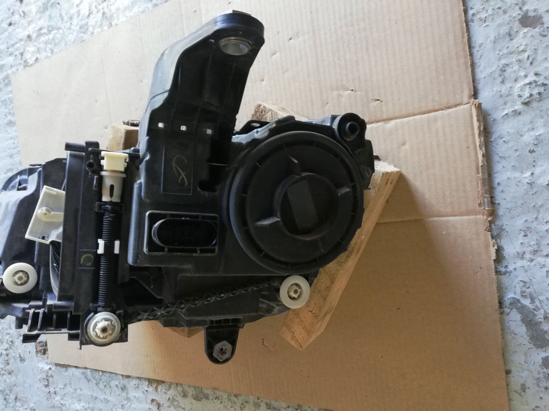 Mercedes-Benz GLE W167 Right Headlight