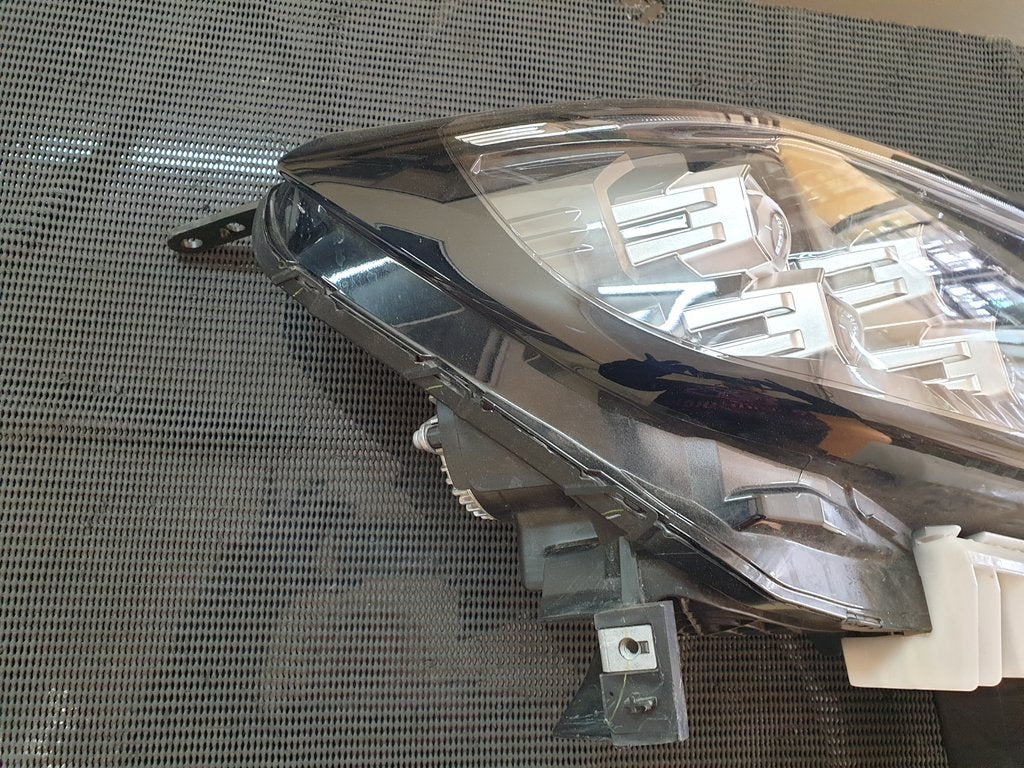 Nissan Navara Right Headlight