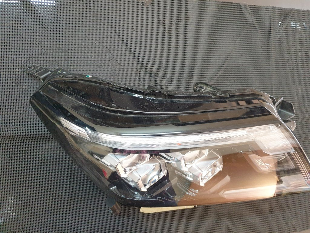 Nissan Navara Right Headlight
