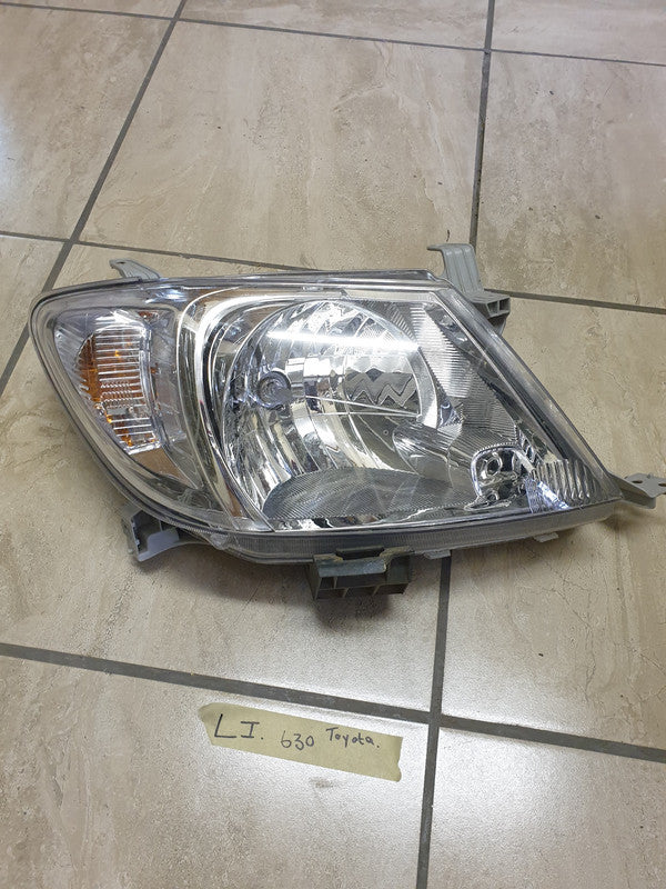 Toyota Hilux D4D Right Headlight