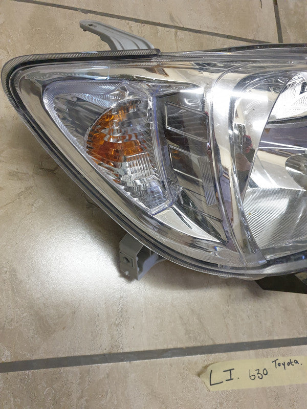 Toyota Hilux D4D Right Headlight
