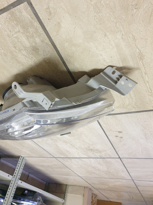 Toyota Hilux D4D Right Headlight