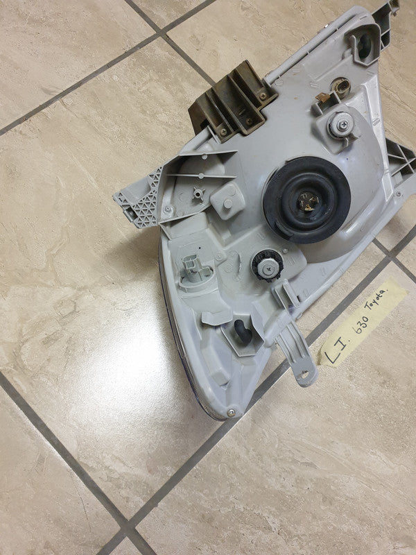 Toyota Hilux D4D Right Headlight