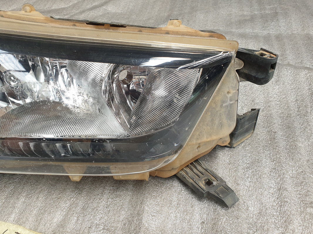 Toyota Hilux Raider Right Headlight