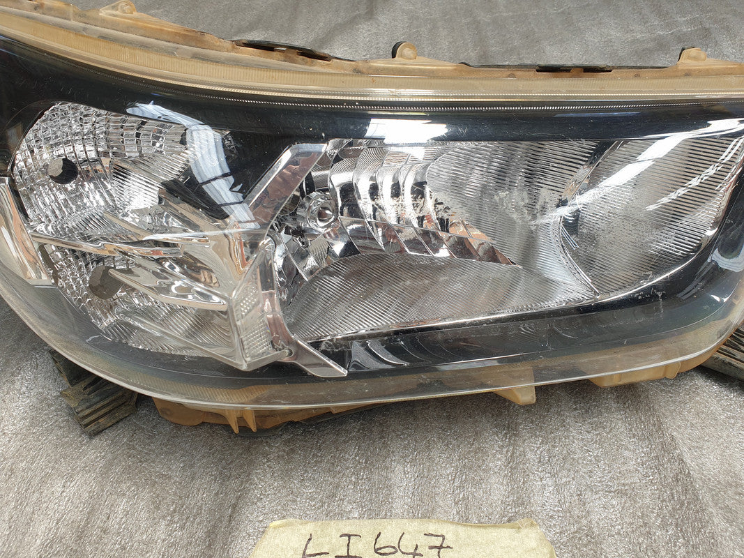 Toyota Hilux Raider Right Headlight