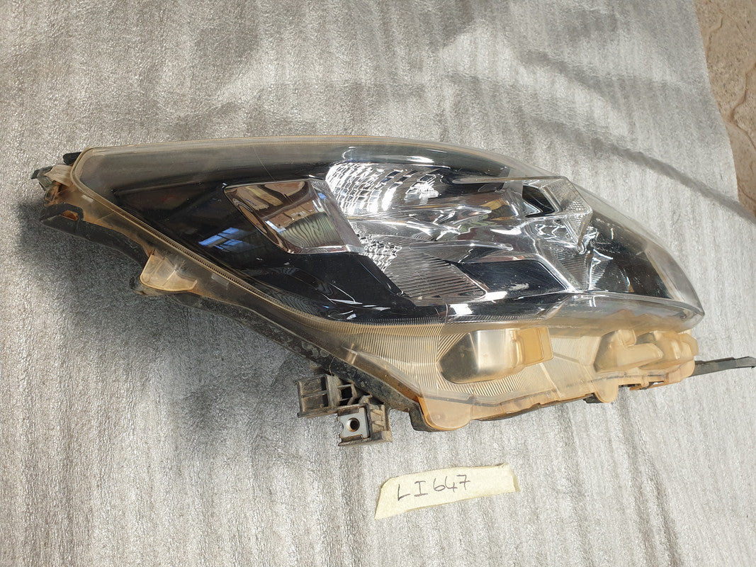 Toyota Hilux Raider Right Headlight