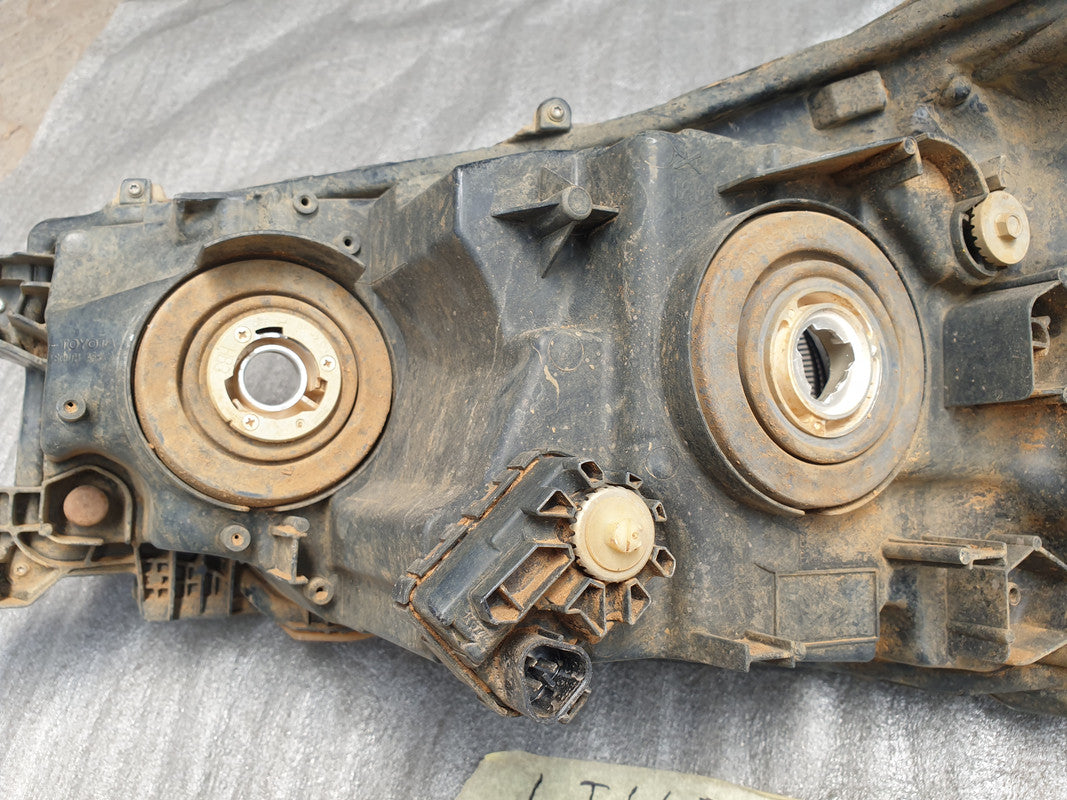Toyota Hilux Raider Right Headlight