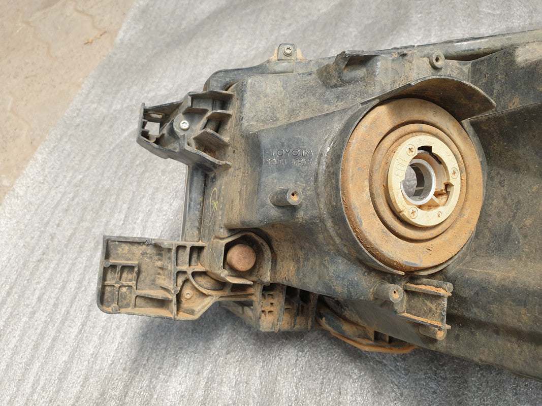 Toyota Hilux Raider Right Headlight