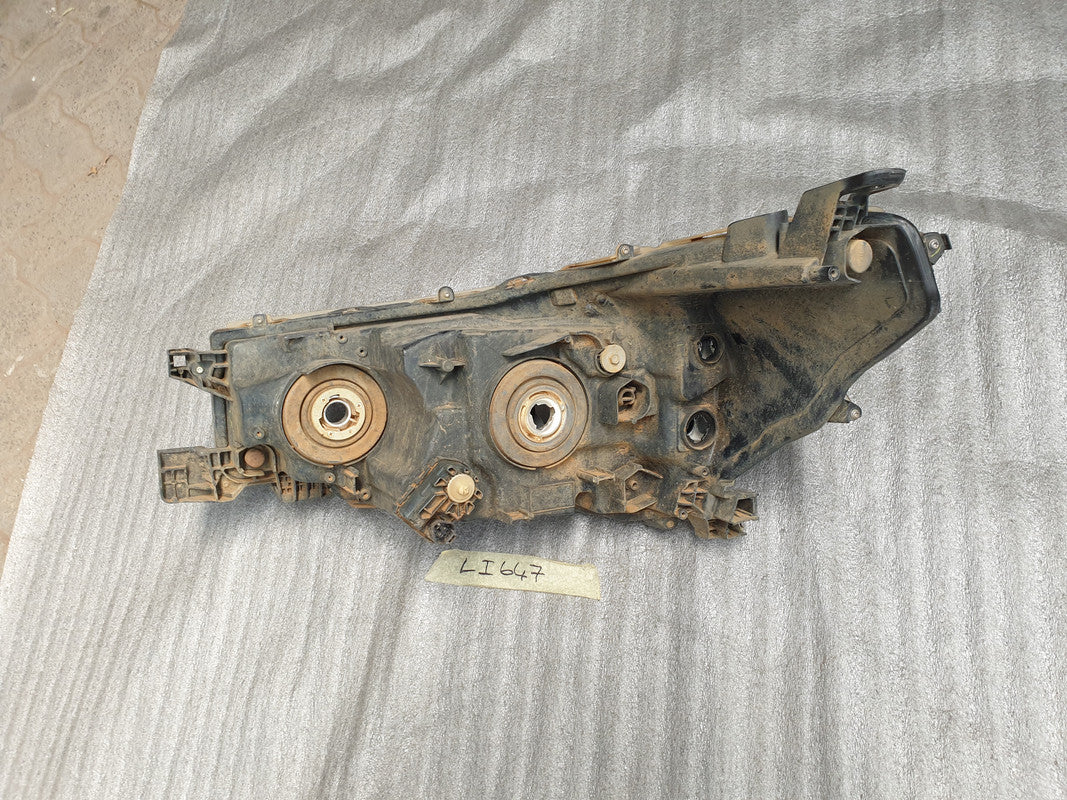 Toyota Hilux Raider Right Headlight
