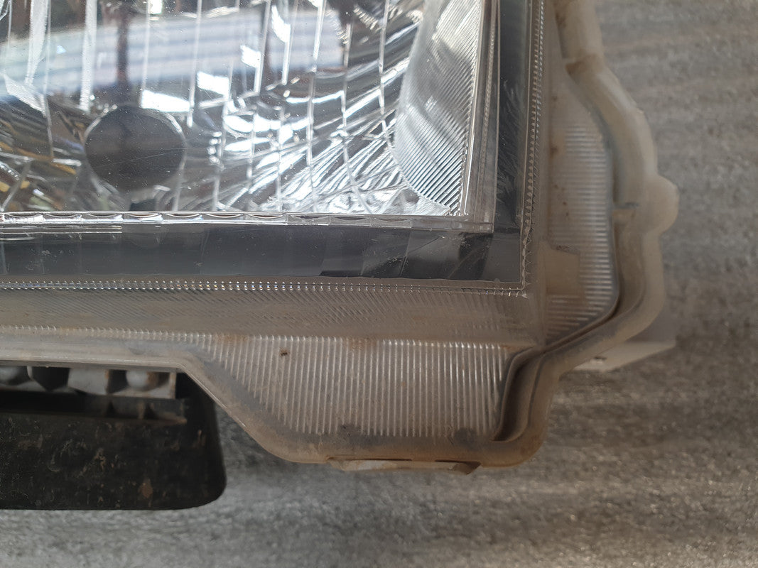Toyota Quantum Right Headlight