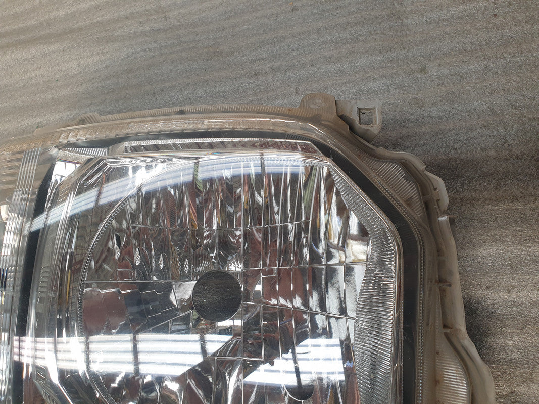 Toyota Quantum Right Headlight