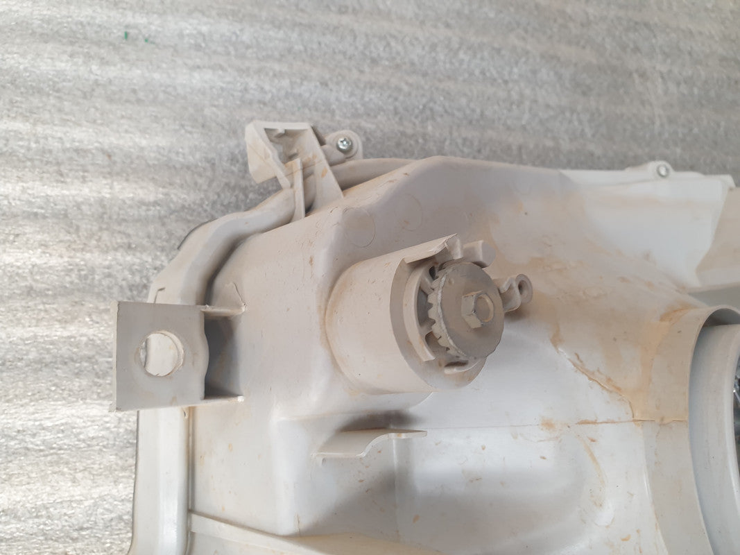 Toyota Quantum Right Headlight
