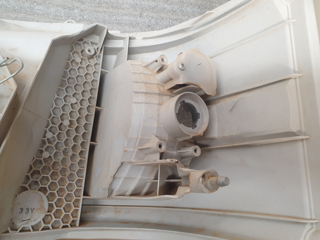 Toyota Quantum Right Headlight