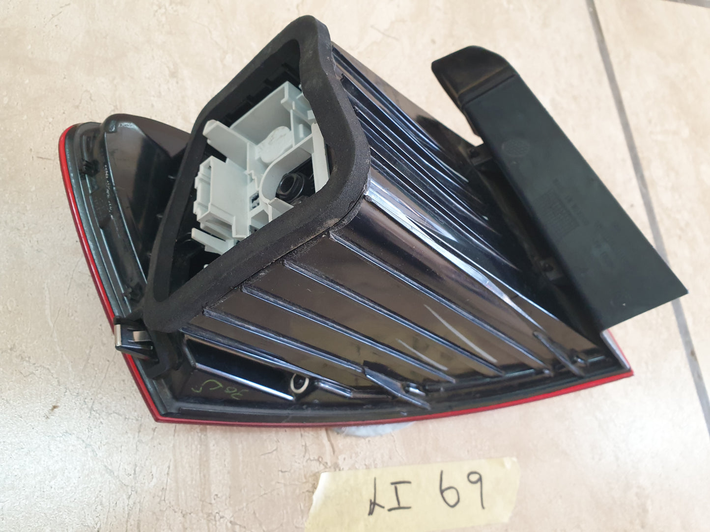 Volkswagen Jetta 2018 Right Rear Taillight