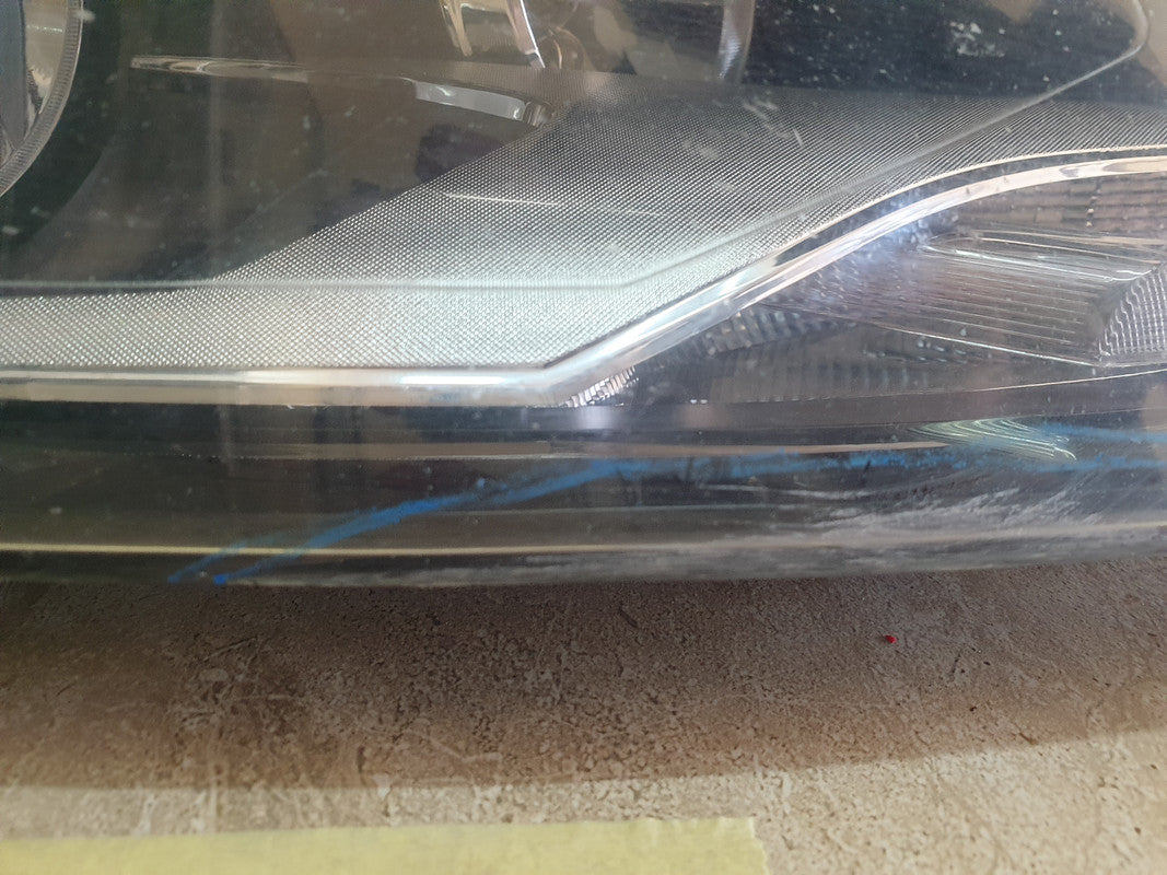 Volkswagen Polo Right Headlight