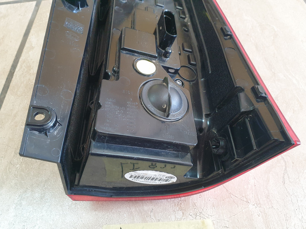 Mercedes-Benz V-Class W447 Left Taillight