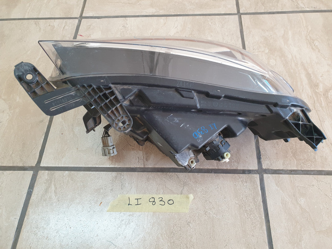 Mercedes-Benz X-Class W470 Right Headlight NO ECU