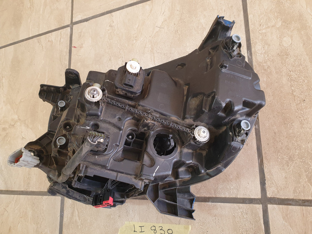 Mercedes-Benz X-Class W470 Right Headlight NO ECU