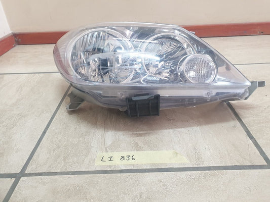 Toyota Aftermarket Fortuner 2006 Right Headlight