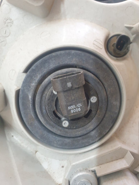 Toyota Aftermarket Fortuner 2006 Right Headlight