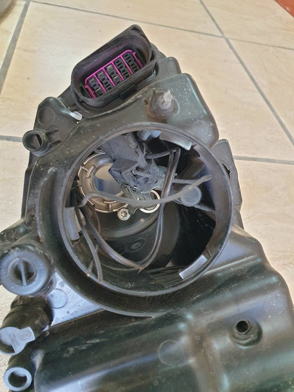 Volkswagen Polo Left Headlight