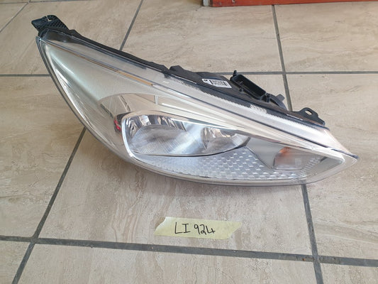 Ford Focus MK3 Right Headlight