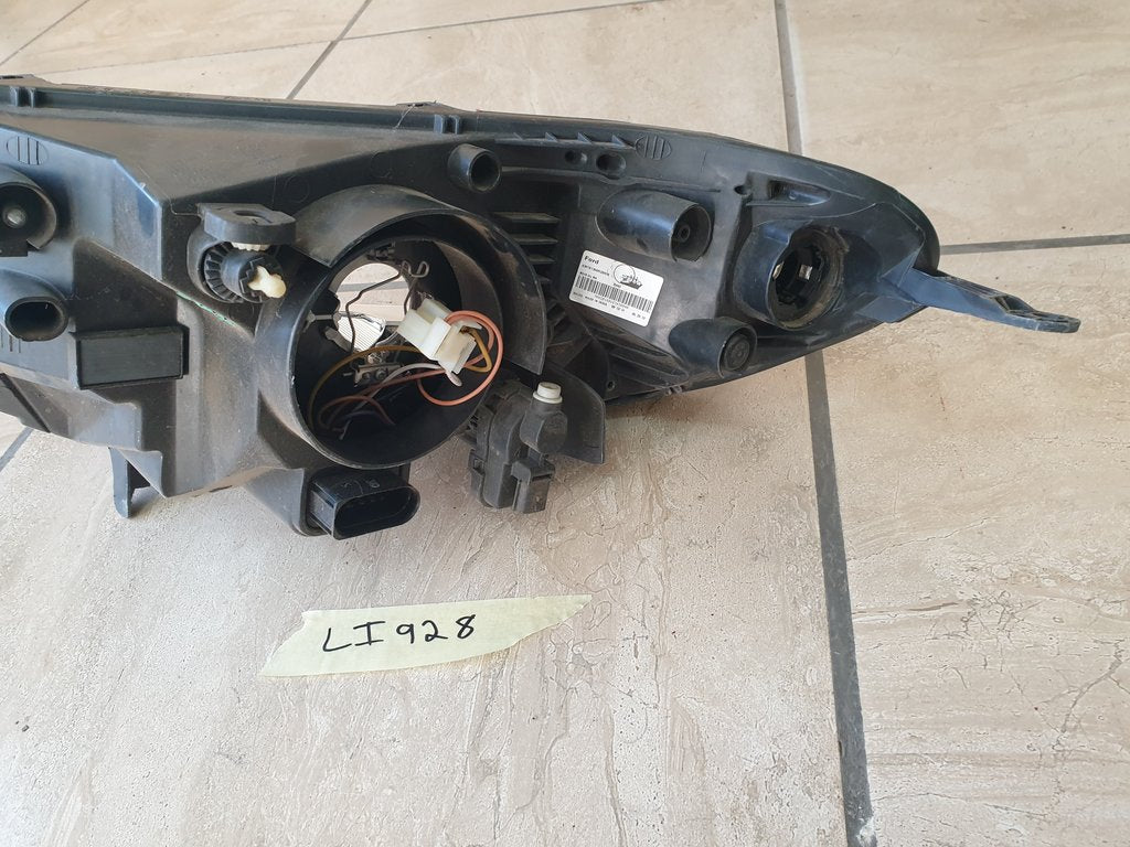 Ford Ecosport ii Right Headlight