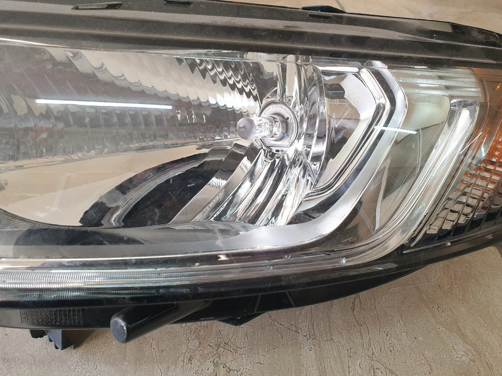 Ford Ecosport ii Left Headlight