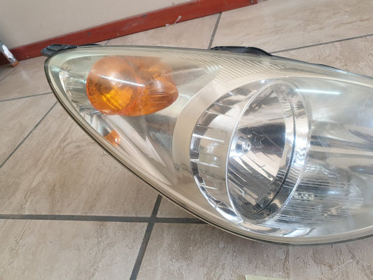 Hyundai i20 2009, 2010, 2011, 2012 Right Headlight