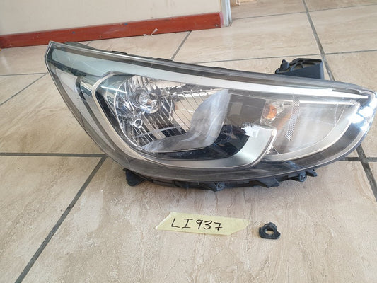 Hyundai Accent Right Headlight
