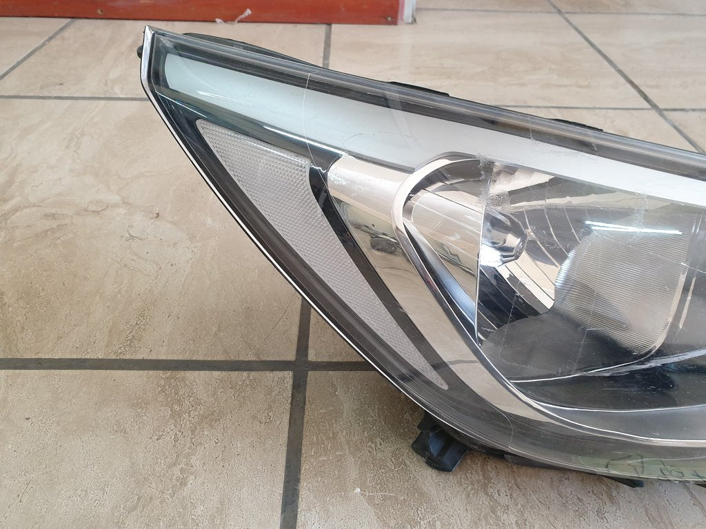 Hyundai Accent Right Headlight