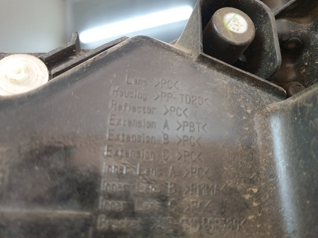 Isuzu D-Max Right Headlight