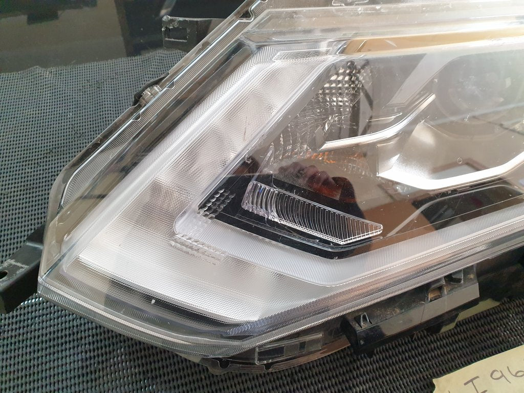 Nissan X-Trail Left Headlight