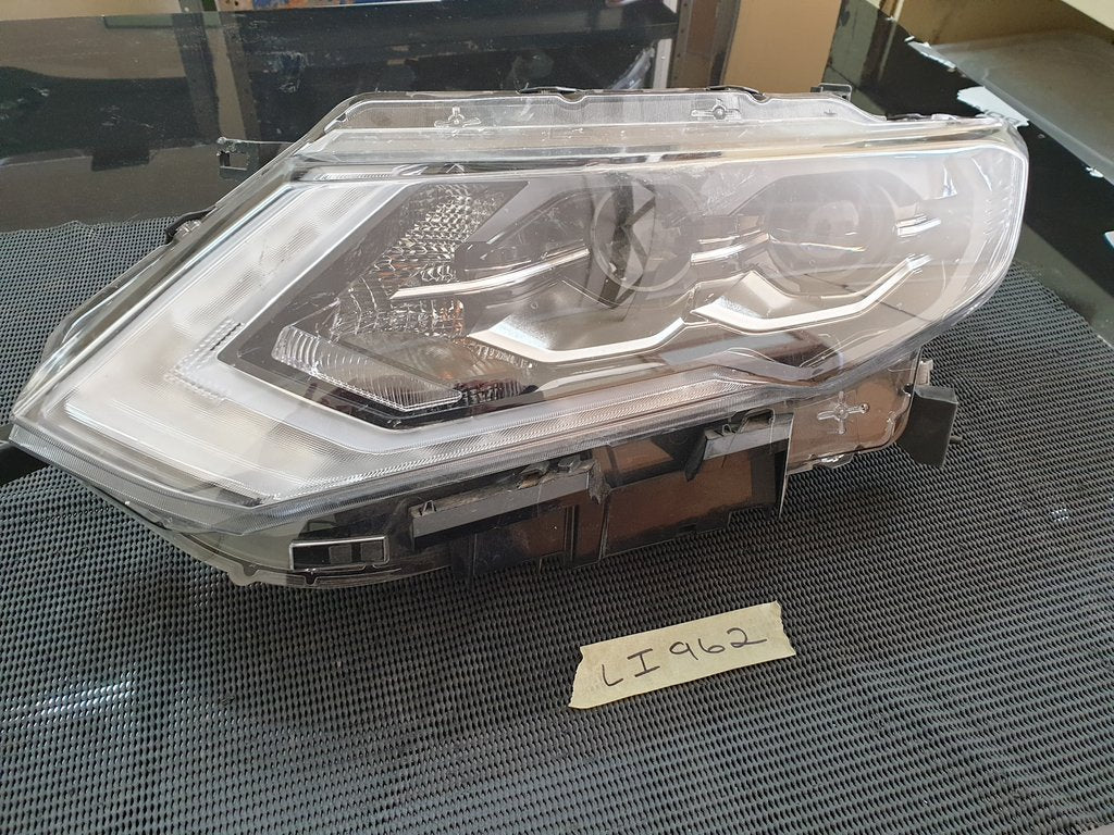 Nissan X-Trail Left Headlight